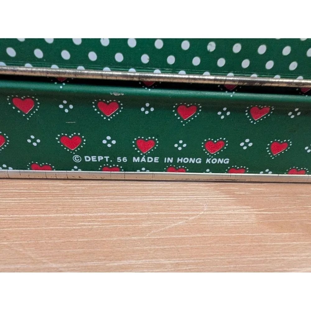 Dept 56‎ Tin w Lid, Christmas Green w Red Hearts Vintage, Made In Hong Kong